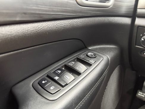 Used 2019 Jeep Grand Cherokee Laredo image 11