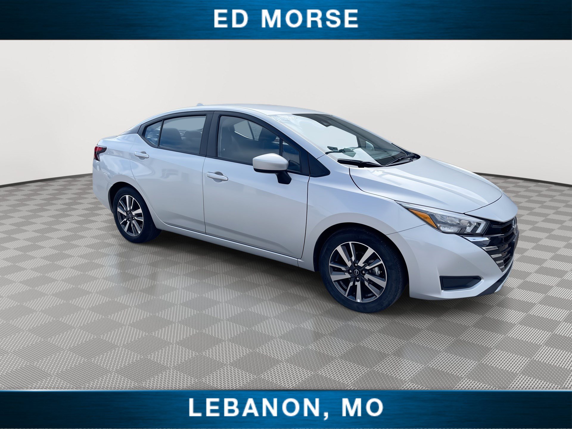 Used 2025 Nissan Versa SV FWD image 2