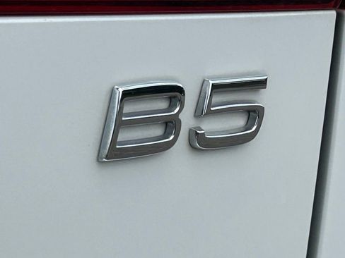 Used 2023 Volvo XC60 B5 Plus image 53