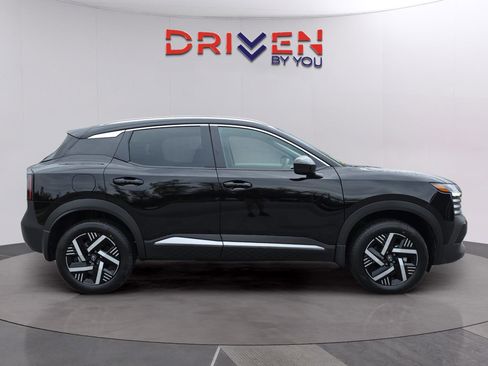 New 2026 Nissan Kicks SV w/ SV Premium Package FWD image 6