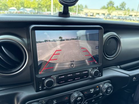 Used 2021 Jeep Gladiator Sport AWD/4WD image 27