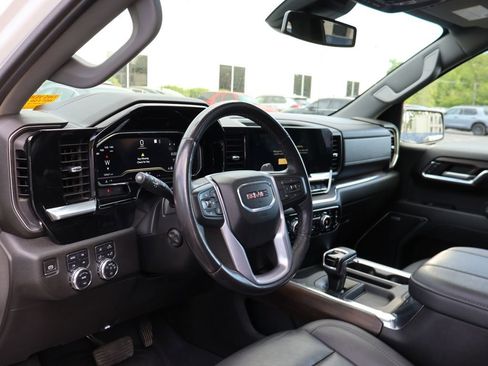 Used 2023 GMC Sierra 1500 SLT w/ SLT Premium Package AWD/4WD image 9
