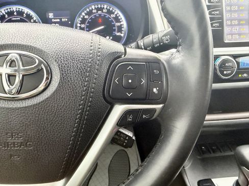 Used 2019 Toyota Highlander XLE image 22