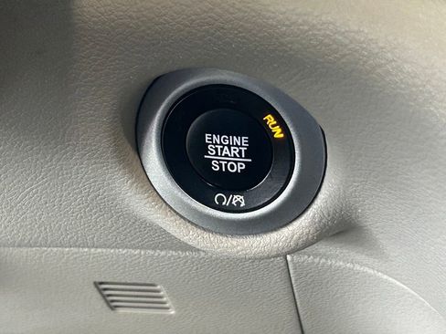 Used 2022 Chrysler Pacifica Touring-L image 40