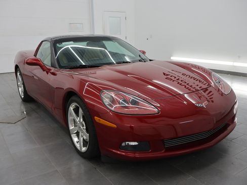 Used 2008 Chevrolet Corvette Coupe w/ Preferred Equipment Group RWD image 2