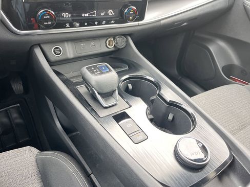 Certified 2022 Nissan Rogue SV image 10