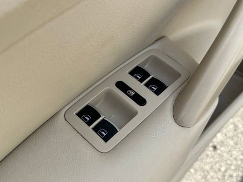 Used 2012 Volkswagen Passat 2.5 SE image 11