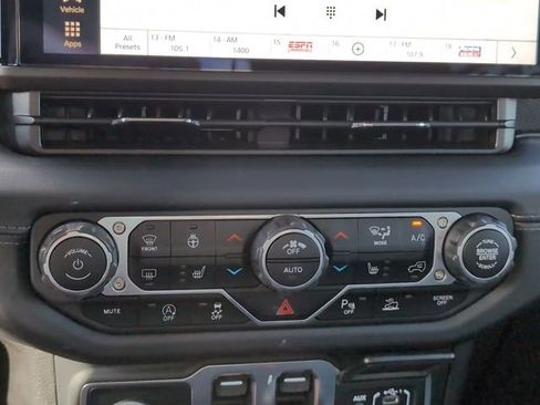 Used 2024 Jeep Wrangler Rubicon w/ Safety Group image 18