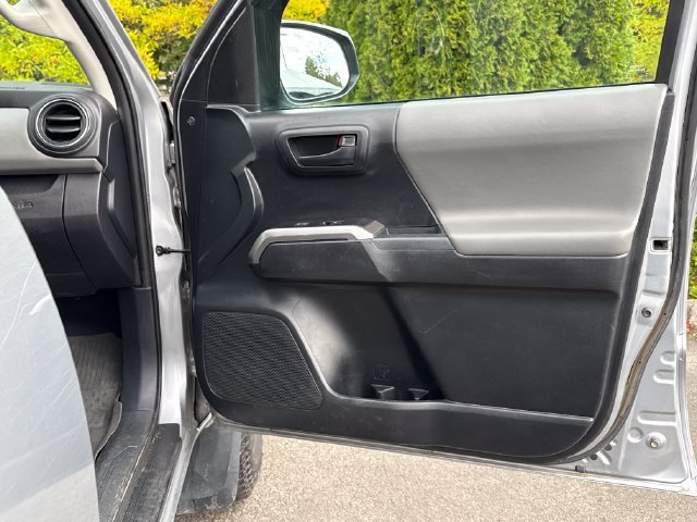 Used 2021 Toyota Tacoma SR5 AWD/4WD image 22