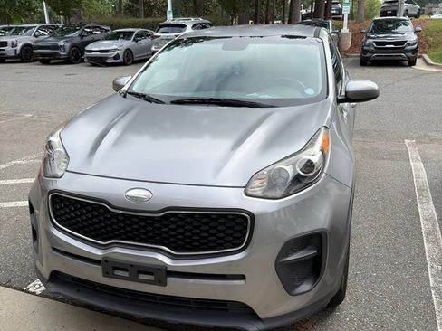 Used 2019 Kia Sportage LX FWD image 2