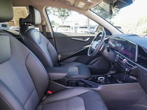 Used 2023 Kia Niro Wind w/ Wind Preserve Package FWD image 16