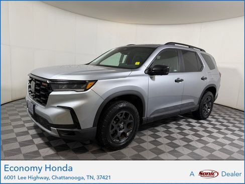 Certified 2023 Honda Pilot TrailSport image 1