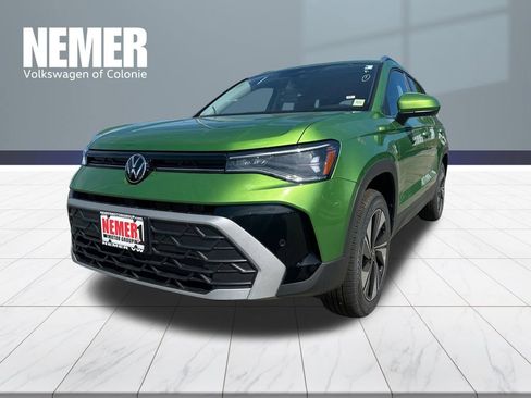 New 2026 Volkswagen Taos SE AWD/4WD image 1