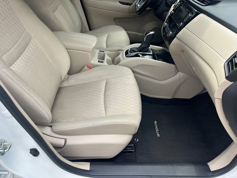 Used 2020 Nissan Rogue SV w/ Premium Package FWD image 15