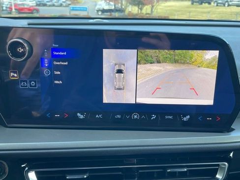 New 2026 Chevrolet Traverse LT w/ Sun and Wheel Package image 13