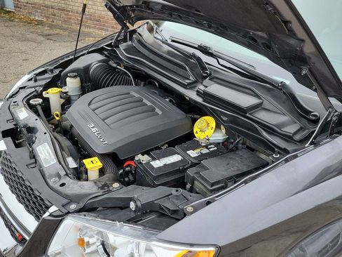 Used 2018 Dodge Grand Caravan SXT w/ Driver Convenience Group image 40