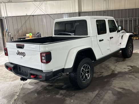 Used 2025 Jeep Gladiator Rubicon w/ Convenience Group AWD/4WD image 4