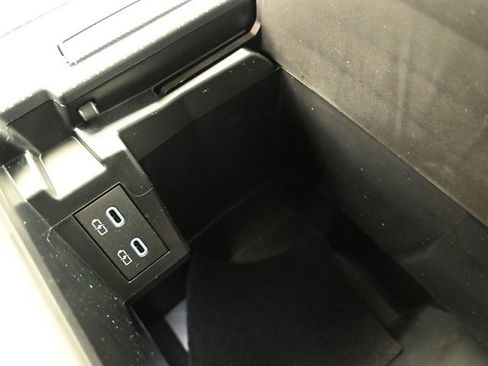 Used 2025 Toyota Sienna LE image 21