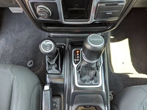 Used 2022 Jeep Gladiator Sport AWD/4WD image 24