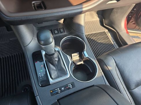 Certified 2019 Toyota Highlander Limited Platinum AWD/4WD image 29