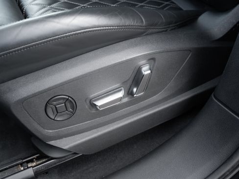 Certified 2022 Audi e-tron S Prestige w/ Prestige Package image 22