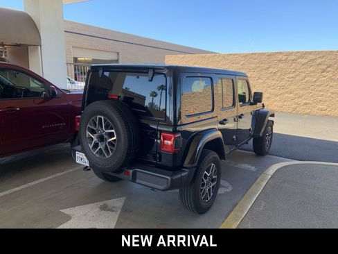 Used 2025 Jeep Wrangler Sahara image 3