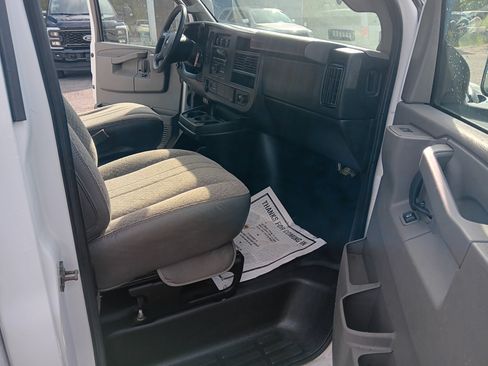 Used 2016 Chevrolet Express 3500 RWD image 11