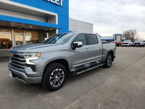 Used 2025 Chevrolet Silverado 1500 High Country w/ Technology Package image 2