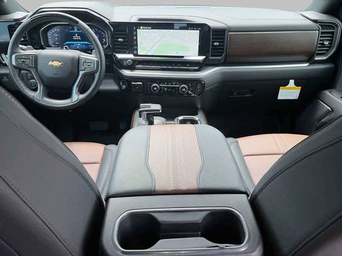 Used 2026 Chevrolet Silverado 1500 High Country w/ Technology Package AWD/4WD image 9