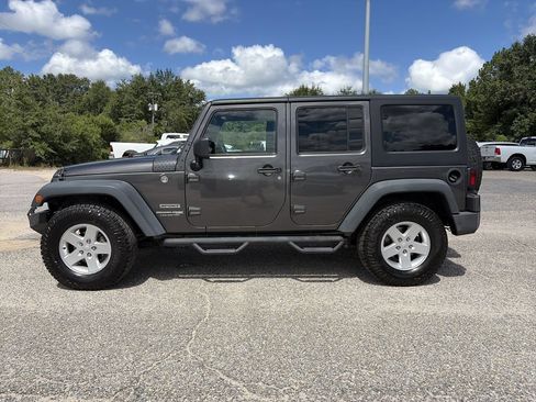 Used 2018 Jeep Wrangler Unlimited Sport S AWD/4WD image 3