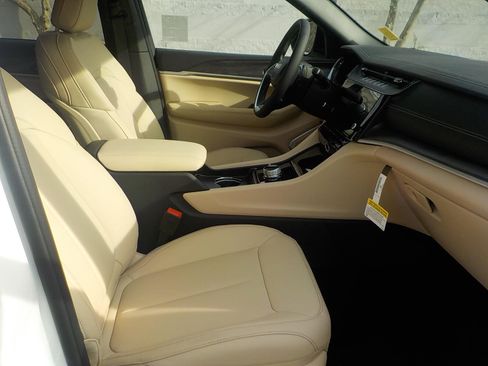 New 2026 Jeep Grand Cherokee Limited image 16