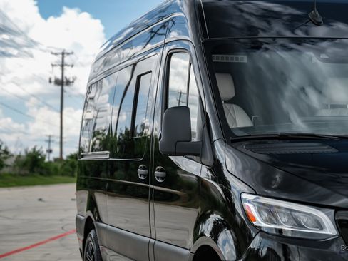 Used 2022 Mercedes-Benz Sprinter 2500 image 23