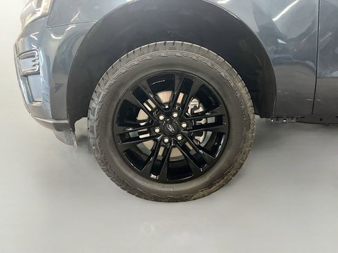Used 2024 Ford Expedition XLT AWD/4WD image 32