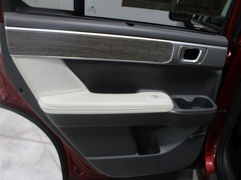 Used 2024 Hyundai Santa Fe Limited image 18