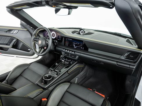 Certified 2026 Porsche 911 Targa 4 GTS AWD/4WD image 20
