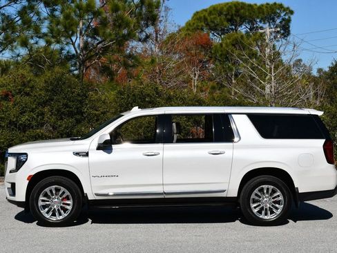 Used 2024 GMC Yukon XL SLT w/ SLT Luxury Package image 3