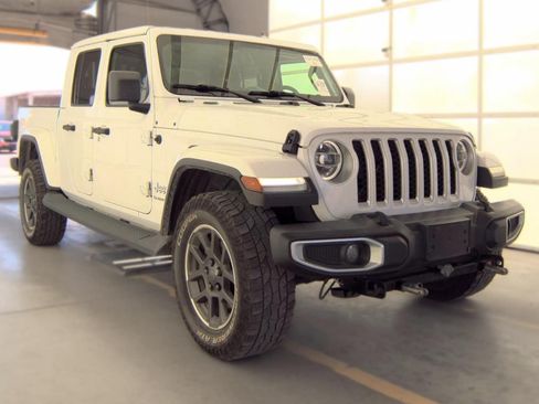 Used 2020 Jeep Gladiator Overland AWD/4WD image 2