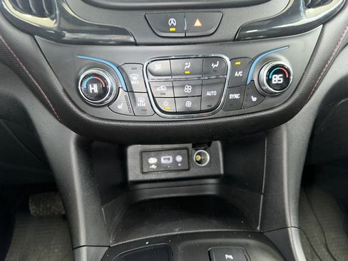 Certified 2022 Chevrolet Equinox RS w/ LPO, Floor Liner Package image 15