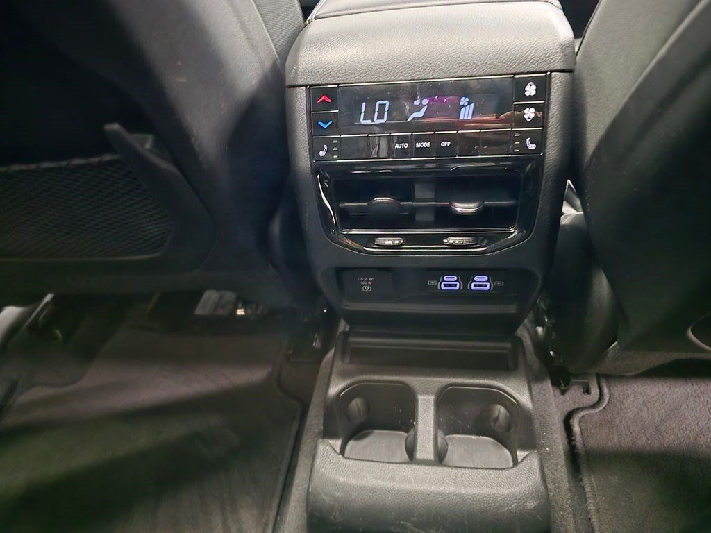 Used 2024 Jeep Grand Cherokee L Limited w/ Luxury Tech Group II AWD/4WD image 39