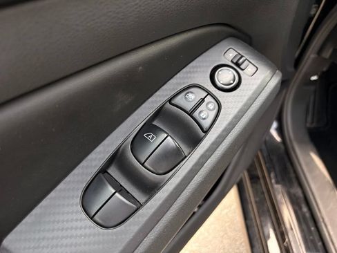 Used 2025 Nissan Altima 2.5 SV FWD image 11