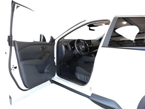 Used 2025 Nissan Rogue S FWD image 22