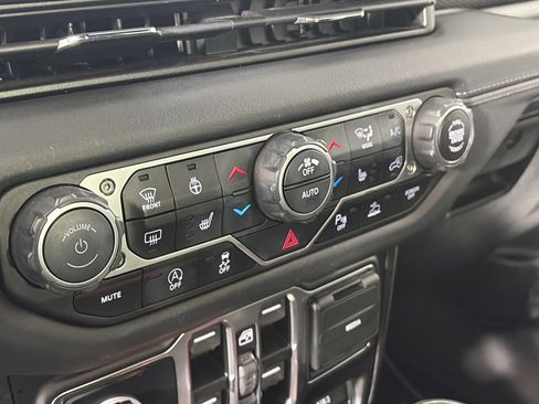 Used 2024 Jeep Wrangler Unlimited Rubicon w/ Technology Group image 22