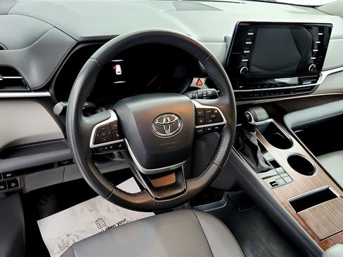 Certified 2024 Toyota Sienna XLE image 24