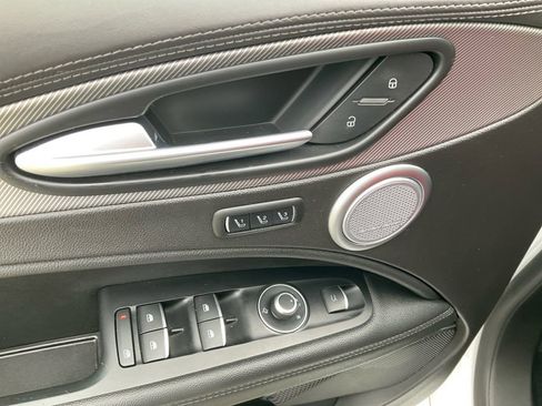 Used 2022 Alfa Romeo Stelvio Veloce image 13