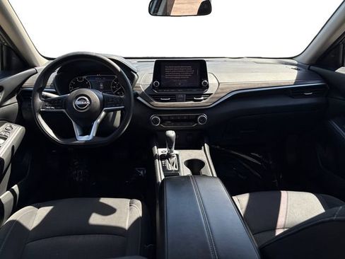 Used 2025 Nissan Altima 2.5 SV FWD image 14