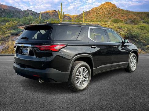 Used 2023 Chevrolet Traverse LT image 4