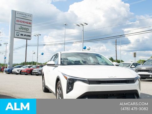 Used 2025 Kia K4 FWD image 2