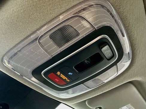 Used 2025 Hyundai Elantra SEL FWD image 33