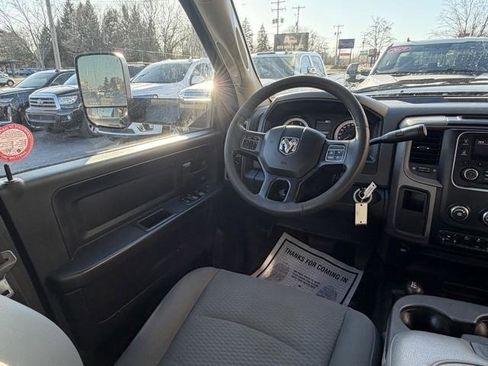 Used 2018 RAM 2500 Tradesman w/ Chrome Appearance Group image 29