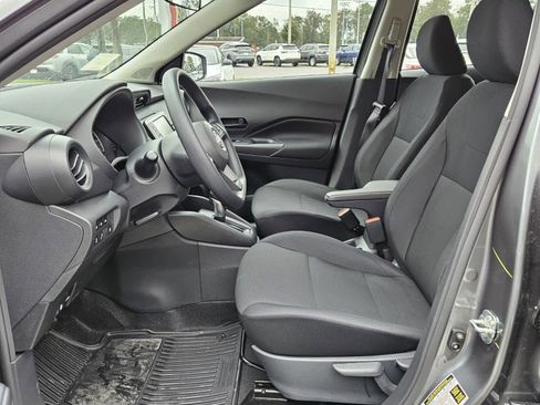 New 2025 Nissan Kicks Play S image 3